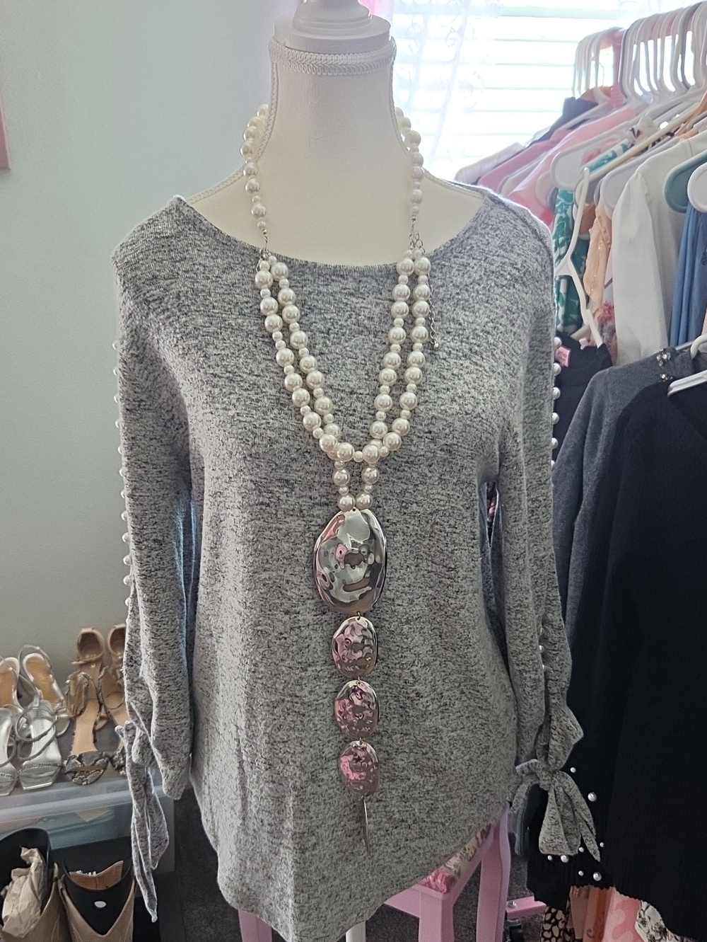 Women’s Gray Pearl-Trim Tie-Cuff Sweatshirt